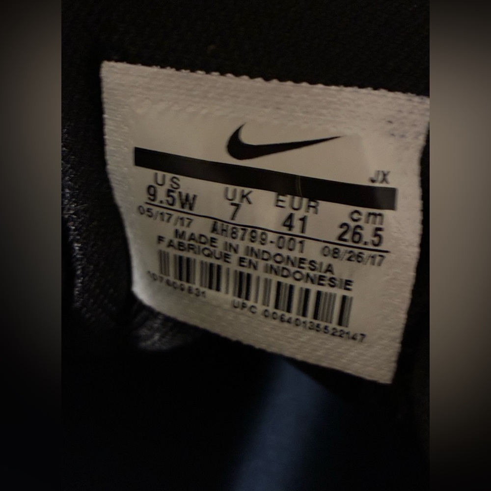 Nike Men's Black and White Athletic Running Shoes 9.5E (Wide) - Picture 5 of 5